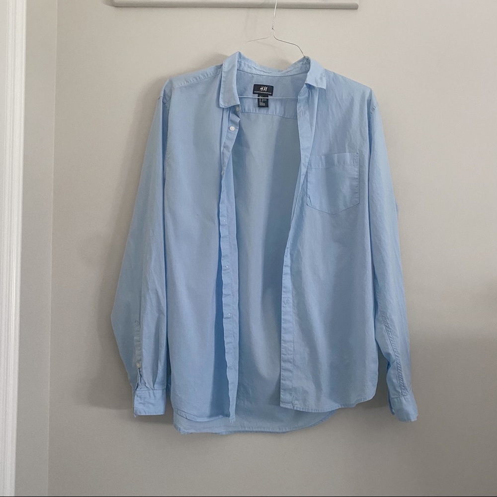 H&M blue button down shirt